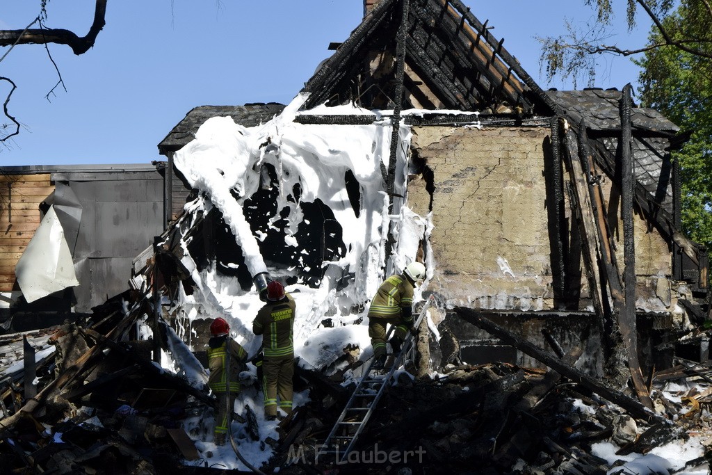 Grossfeuer Einfamilienhaus Siegburg Muehlengrabenstr P1394.JPG - Miklos Laubert